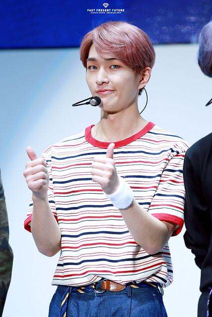 150528 Onew @ Samsung Play the Challenge 18424575718_ec0d1e8b18_z